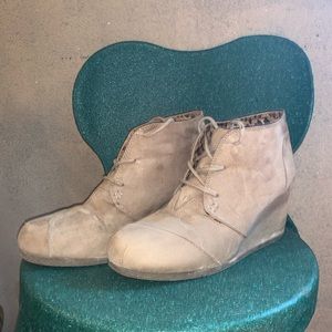 Marbella brand sz 5 wedge suede shoe boot lace up